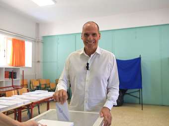 Στο Παλαιό Φάληρο ψήφισε ο Γ. Βαρουφάκης