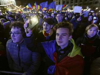 Ρουμανία: Απόφαση-βόμβα - Ακυρώνεται ο α' γύρος των προεδρικών εκλογών λόγω "υβριδικών ρωσικών επιθέσεων"