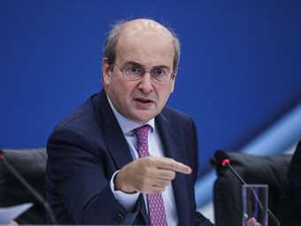 Κ. Χατζηδάκης: Παρακολουθούμε στενά τις εξελίξεις στη Μέση Ανατολή - Σε εφαρμογή τα πρώτα μέτρα για τους Έλληνες στην περιοχή