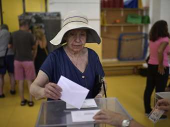 Ισπανία-εκλογές: Προς νίκη Κεντροδεξιάς επί των Σοσιαλιστών χωρίς αυτοδυναμία