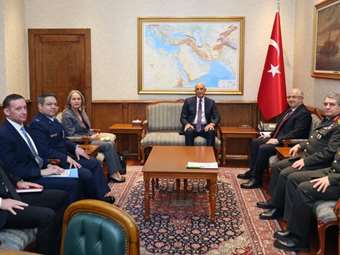 Τουρκία: Αντιδράσεις για φωτογραφία που εμφανίζει τον Αμερικανό πρεσβευτή ως "προεδρεύοντα" στο ΥΠΑΜ