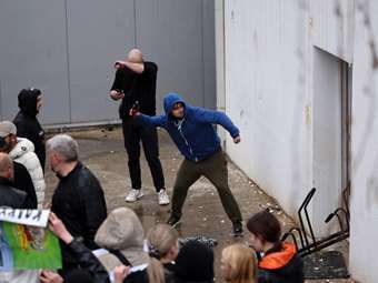 Οργή στη Βόρεια Μακεδονία για τους 59 νεκρούς: Χιλιάδες στους δρόμους - Έσπασαν καφετέρια του ιδιοκτήτη του κλαμπ