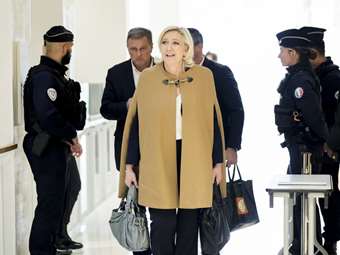 Αντιμέτωπη με στέρηση του δικαιώματος του εκλέγεσθαι η Μαρίν Λεπέν