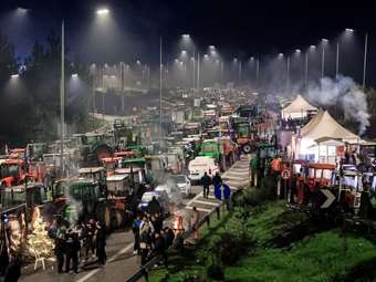 Για πόσο ακόμα αντέχει η αγορά τα αγροτικά μπλόκα