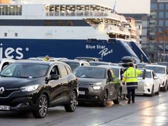 Πάσχα: Κορυφώνεται η απόδραση των Αθηναίων - Γεμάτα φεύγουν τα ΚΤΕΛ και τα πλοία, αυξημένη κίνηση στις εθνικές οδούς