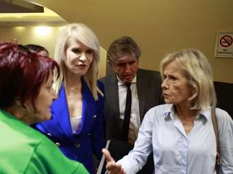 Αξιωματική αντιπολίτευση το ΠΑΣΟΚ - Ανεξαρτητοποιήθηκαν από τον ΣΥΡΙΖΑ Θεοδώρα Τζάκρη και Γιώτα Πούλου