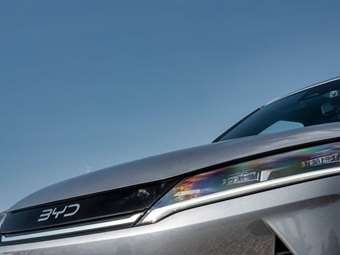 Μεγάλη νίκη της BYD στην μάχη με την Tesla