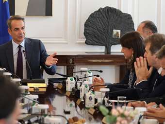 Συνεδριάζει το Yπουργικό - Ίδρυση μη κρατικών πανεπιστημίων και οπαδική βία στην πρώτη γραμμή