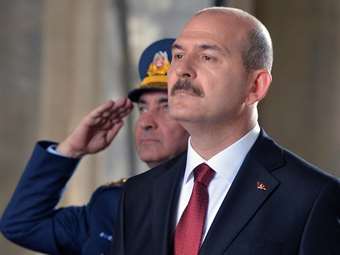 Εκλογές στην Τουρκία: Ο Σοϊλού επιτίθεται στη γυναίκα του Ιμάμογλου η οποία "κάνει το σήμα της νίκης όπως το PKK"