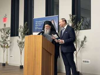 Φωτογραφικό χρονικό μιας δεκαετίας: Παρουσιάστηκε το νέο βιβλίο για τον Αρχιεπίσκοπο Δημήτριο στην Αμερική
