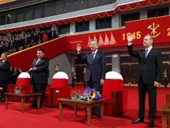 Στη Βόρεια Κορέα ο Μεντβέντεφ - Συναντήθηκε με τον Κιμ Γιονγκ Ουν