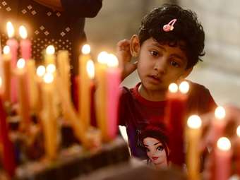 Εκατομμύρια χριστιανοί γιορτάζουν και τα φετινά Χριστούγεννα στη σκιά πολέμων