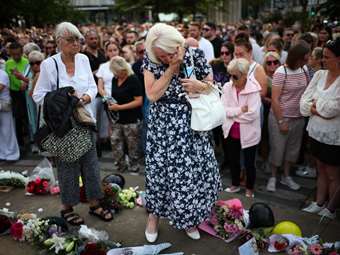 Πώς ένας φανταστικός "ισλαμιστής δολοφόνος" άναψε ακροδεξιά φωτιά στη Βρετανία