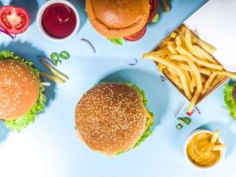 Καμπανάκι για τα υπερεπεξεργασμένα τρόφιμα: Πώς πυροδοτούν την παχυσαρκία και χρόνιες παθήσεις