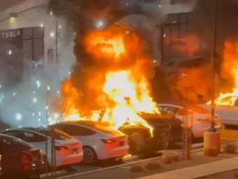 Ο Elon Musk χαρακτήρισε ψυχασθενείς όσους κάνουν βανδαλισμούς σε Tesla