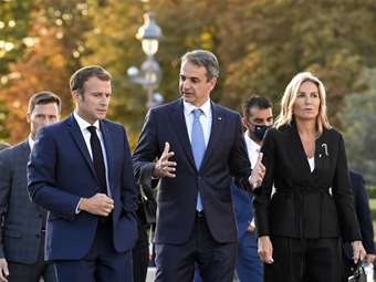 Στη σύσκεψη που συγκαλεί ο Μακρόν στο Παρίσι για τη Γάζα ο Κ. Μητσοτάκης