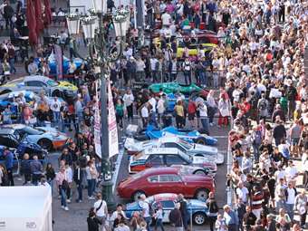 Ιταλία: Αυτοκίνητο έπεσε σε πλήθος στο Σαλόνι Αυτοκινήτου του Τορίνο – Τουλάχιστον 12 τραυματίες