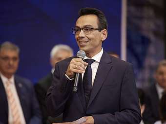 Σ. Σέρμπος: Αναλαμβάνει σύμβουλος του Κ. Μητσοτάκη για θέματα εξωτερικής πολιτικής