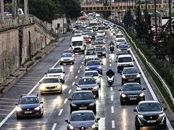 Παραμένει αυξημένη η κίνηση στην Αθηνών - Κορίνθου