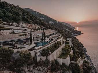 Η Forbes Roula Rouva διαχειρίζεται χαρτοφυλάκιο πολυτελών ακινήτων άνω των 700 εκατομμυρίων ευρώ στην Ελλάδα