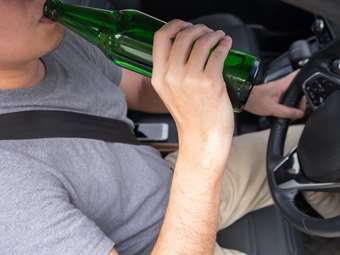 Μεθυσμένος οδηγός αθωώθηκε γιατί το σώμα του παράγει αλκοόλ