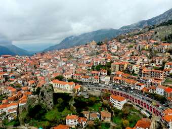 Υψηλή ζήτηση για την Πρωτοχρονιά: Τιμές και πληρότητες στους δημοφιλείς ορεινούς προορισμούς