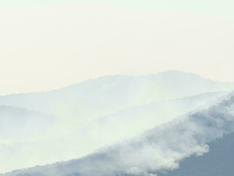 Γαλλία: Μάχη των πυροσβεστών για τρίτη ημέρα με τεράστια πυρκαγιά