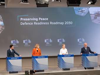 Bloomberg: Η Ευρώπη προωθεί σχέδιο προστασίας της βιομηχανίας της από Κίνα και ΗΠΑ αλλά ίσως είναι αργά πια