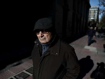 Γιατί παραμένει το χάσμα στις συντάξεις δημοσίου-ιδιωτικού τομέα - Πώς επηρεάζονται από το πάγωμα του δείκτη μισθών