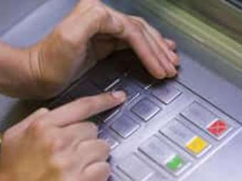 Αναλήψεις χωρίς προμήθεια από τις 11 Αυγούστου σε ΑΤΜ τραπεζών