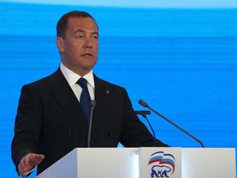 Μεντβέντεφ σε Ευρώπη: Ένας πόλεμος κατά της Ρωσίας θα μπορούσε να κλιμακωθεί σε σύγκρουση με όπλα μαζικής καταστροφής