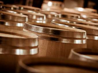 Ελβετία: Ο ιδρυτής του κολοσσού κρασιού Groupe Castel καλείται να πληρώσει 286 εκατ. ελβετικά φράγκα στην εφορία