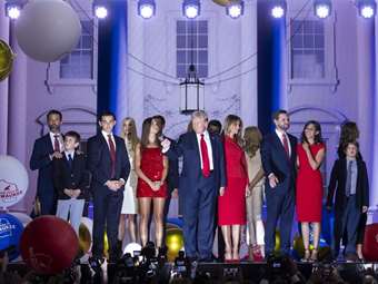 Πόσα εκατομμύρια έχει κερδίσει κάθε μέλος της οικογένειας Τραμπ λόγω της προεδρίας του