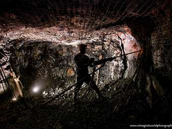 Η ΕΕ προσπαθεί να ξεφύγει από τον έλεγχο της Κίνας στα κρίσιμα ορυκτά - Μπορεί να το αντέξει οικονομικά;