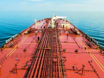 Δεξαμενόπλοιο-"φάντασμα" με προορισμό τη Ρωσία κάνει αναστροφή και απομακρύνεται από τη Βαλτική