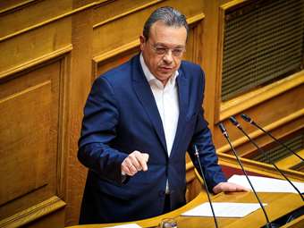 Σ. Φάμελλος κατά Ν. Ανδρουλάκη και Ζ. Κωνσταντοπούλου στην Πολιτική Γραμματεία