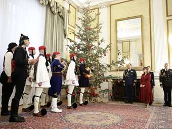 Τα πρωτοχρονιάτικα κάλαντα στο Προεδρικό Μέγαρο άκουσε η ΠτΔ Κατερίνα Σακελλαροπούλου