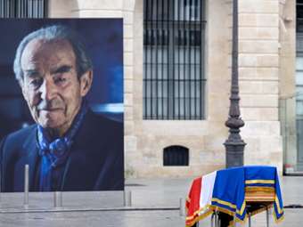 Γαλλία: Στο Πάνθεον ο Ρομπέρ Μπαντεντέρ - Ενσάρκωσε τον αγώνα για την κατάργηση της θανατικής ποινής