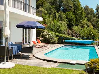 Ισχυρό δέλεαρ για τους ξένους αγοραστές οι εξοχικές κατοικίες στην Ελλάδα και οι μελλοντικές υπεραξίες τους