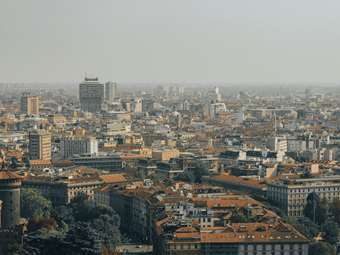 Σκάνδαλο παράνομης δόμησης στο Μιλάνο: Ο δήμαρχος δεν παραιτείται - Υπέβαλε την παραίτησή του ο υπεύθυνος πολεοδομικής ανάπλασης