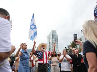 Πανηγυρισμοί ξέσπασαν στο Ισραήλ και τη Γάζα μετά την ανακοίνωση της συμφωνίας εκεχειρίας