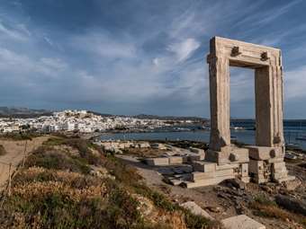 La Repubblica: "Αφήστε τη Μύκονο και τη Σαντορίνη στα πλήθη" - Σίφνος, Νάξος, Ίος οι προορισμοί του 2025