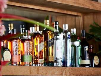 Diageo: Κατεβάζει τον πήχη για τις πωλήσεις λόγω εμπορικού πολέμου