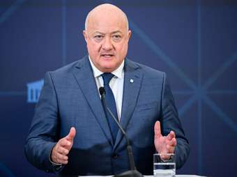 Αυστρία: Ορκίστηκε καγκελάριος ο κεντροδεξιός Κρ. Στόκερ, επικεφαλής τρικομματικής κυβέρνησης