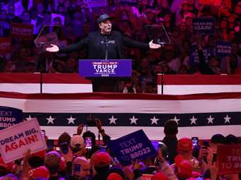 Χέρι-χέρι με τον Τραμπ ο Έλον Μασκ