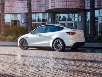 Μασκ: Τον Ιούνιο το πρώτο Model Y της Tesla χωρίς οδηγό