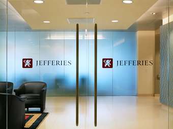 "Έλαμψαν" οι ελληνικές τράπεζες στο συνέδριο της Jefferies – Τα πέντε "ατού" που θα οδηγήσουν υψηλότερα τις τιμές των μετοχών τους