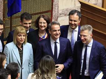 ΝΔ: "52" ρωγμές στην Κ.O.  - Τα "όχι", οι αποχές, τα μηνύματα Μητσοτάκη και η αντίδραση στην ομιλία Σαμαρά