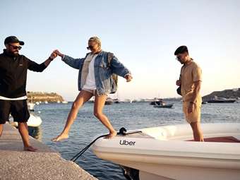 Μετακινήσεις με σκάφος από 200 ευρώ υπόσχεται η Uber Boat