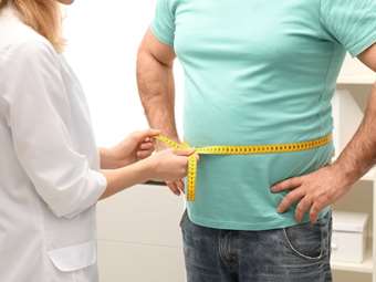 Το επικίνδυνο λίπος στην κοιλιά που δεν φαίνεται και τι σημαίνει για την υγεία των ανδρών
